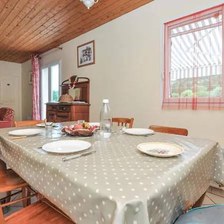 Дом отдыха 3 Bedroom Stunning Home In Saint-Andre-Les-Alpes *